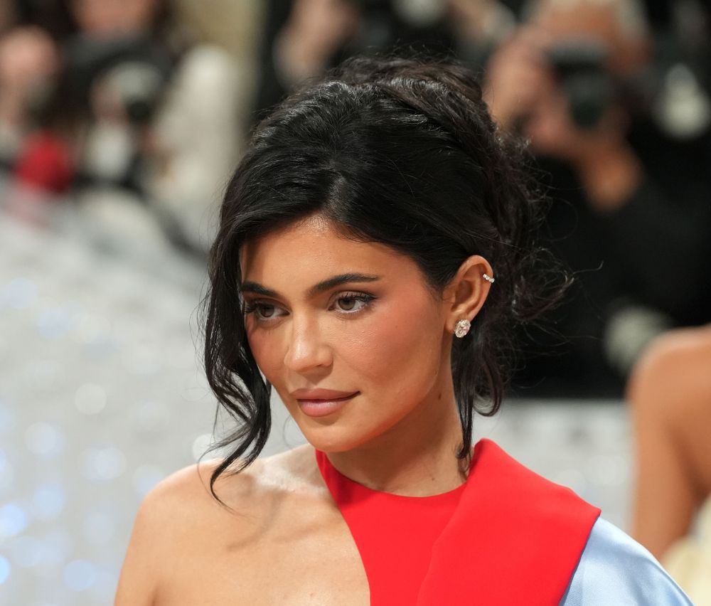 Discover how celebrities like Kylie Jenner and Trace Cyrus have embraced the timeless elegance of black hair. Explore their style choices in this captivating article.