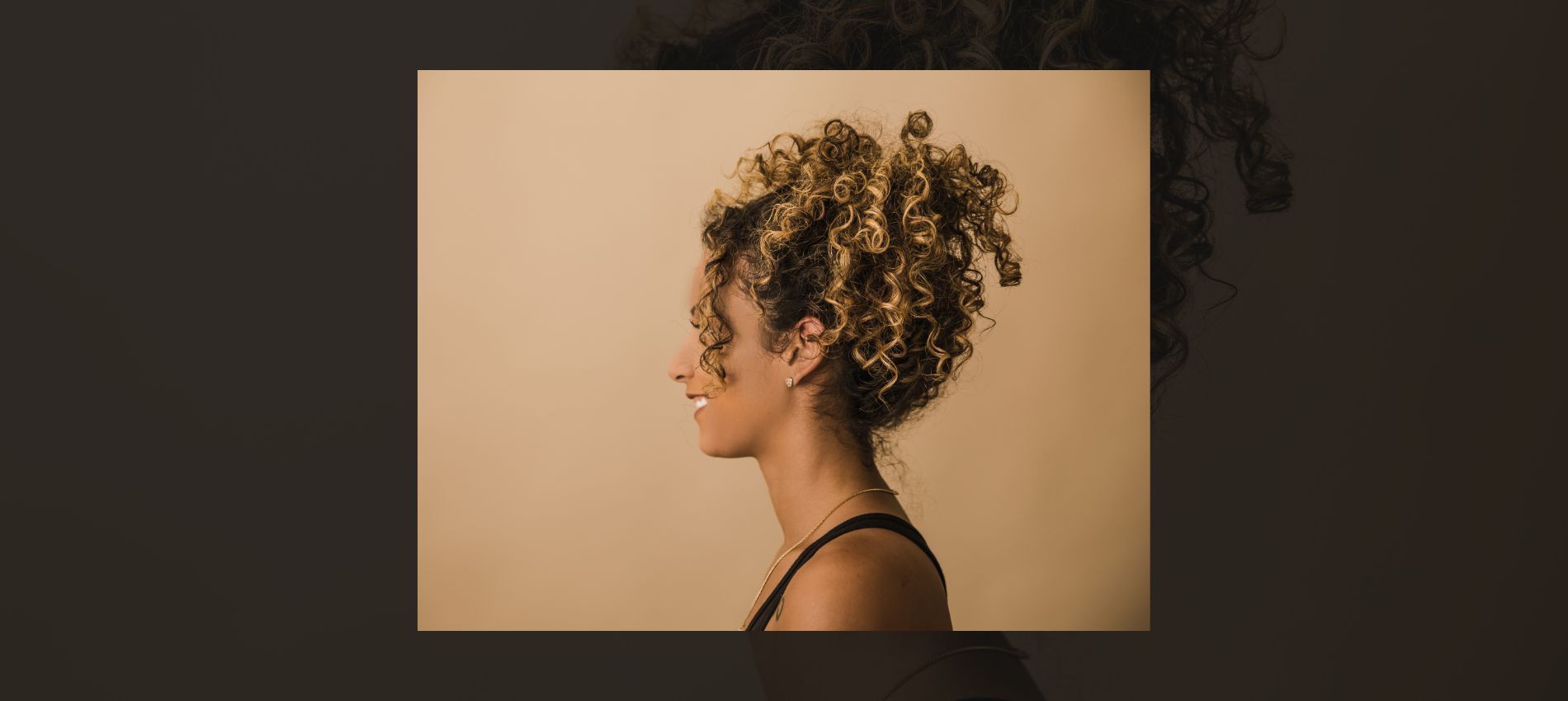 If you’re on a quest to find the best shampoo for curly hair, you’re in the right place. Let’s face it: curly hair can be a bit temperamental.
