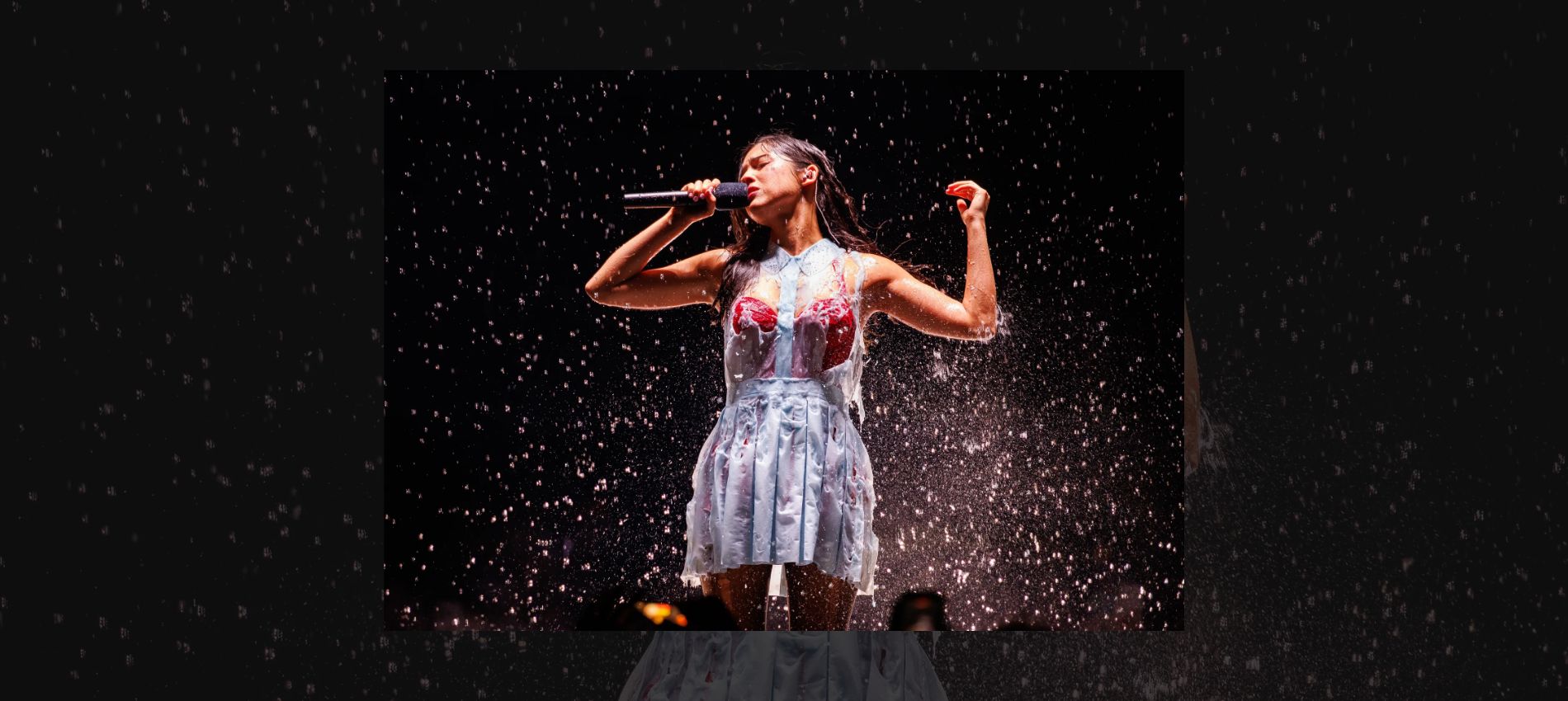 Olivia Rodrigo Turns Fashion Into a Performance Moment with a Stunning Transforming Dress