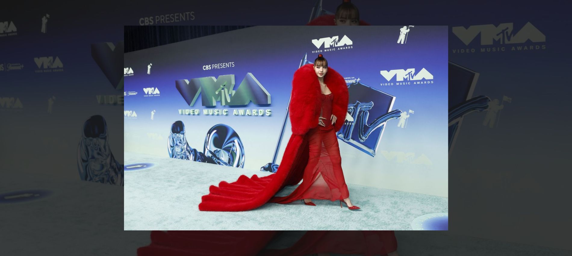 Lisa Steals the Spotlight at the 2026 MTV VMAs with Her Stunning Presence